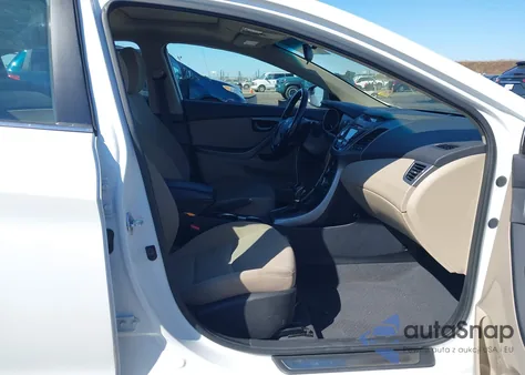 2016 Hyundai Elantra Value Edition z USA, uszkodzony, nr VIN 5NPDH4AE1GH735515